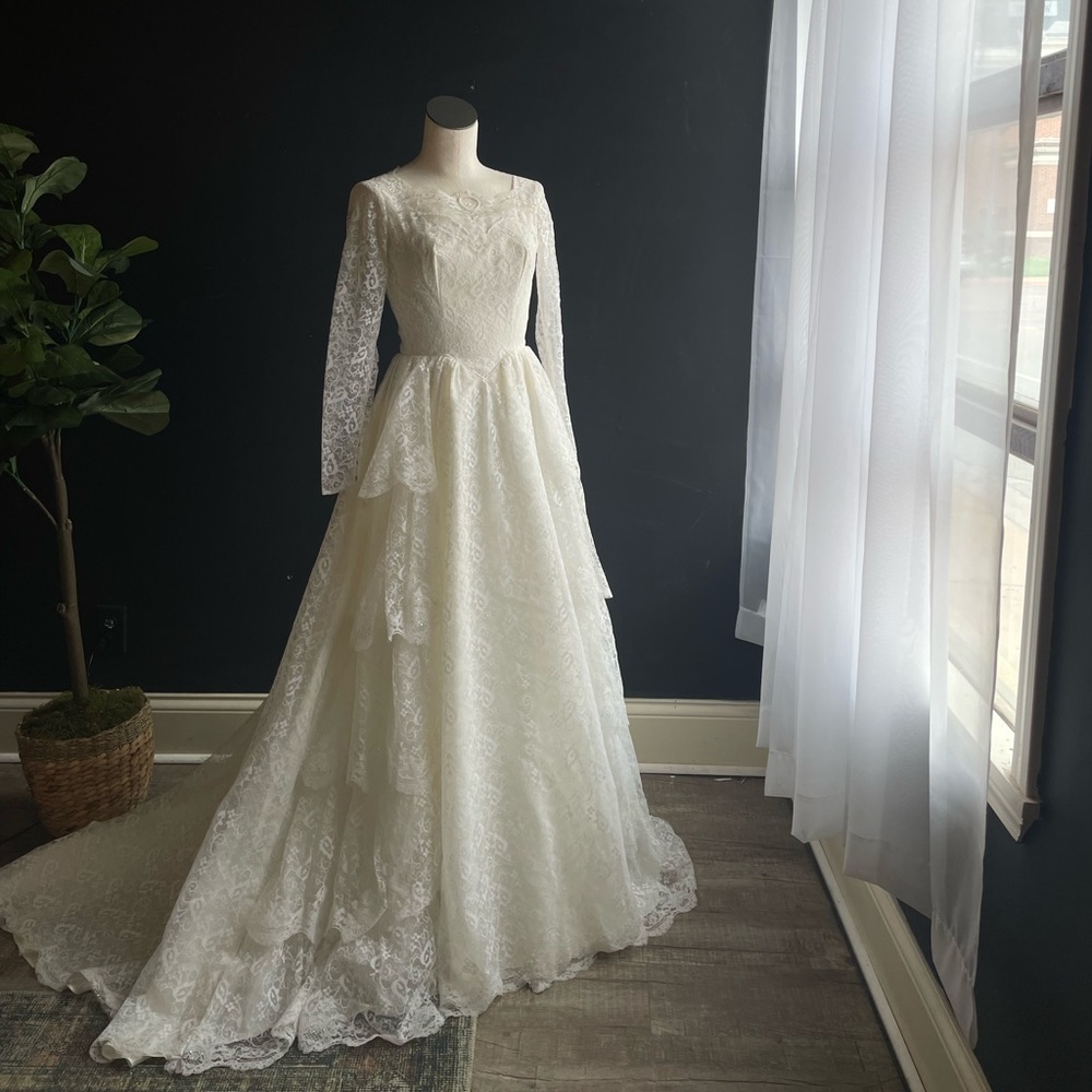 Vintage 1950s Lace Long Sleeve Wedding Dress